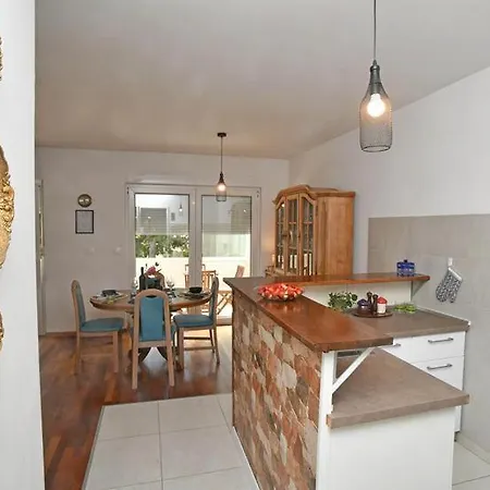 Apartment Verica House *